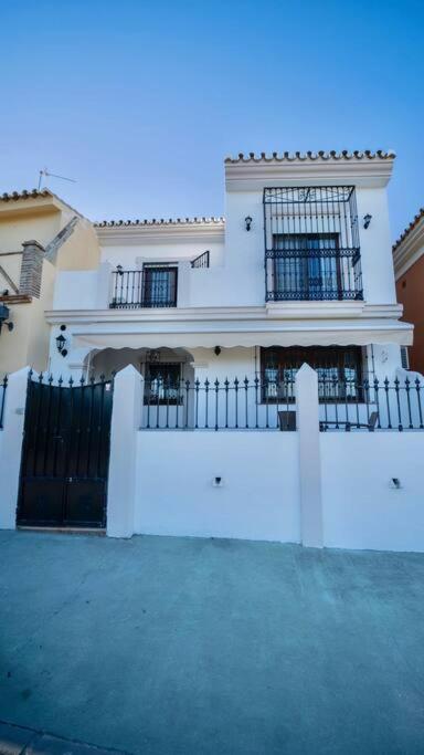 Сasa de vacaciones Preciosa Casa 4 Con Piscina Privada Estepona